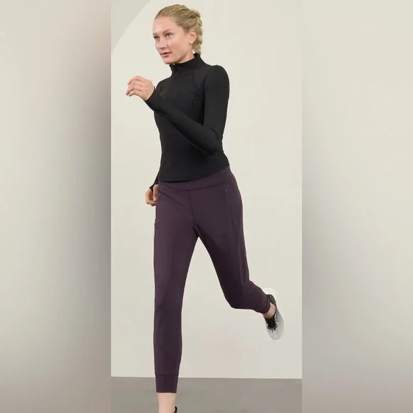 Athleta Rainier mid rise jogger burgundy size Medium - Picture 1 of 12